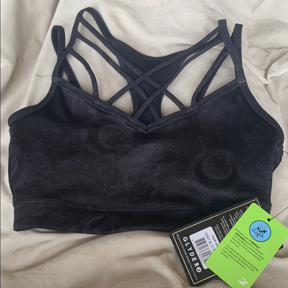 Performance sports bra with zodiac detailing